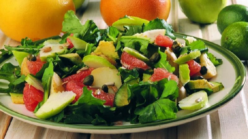 Greyfrut salatı
