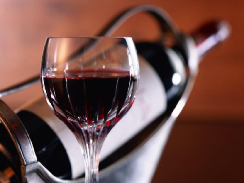 Azgranata Rkaseteli by glass		