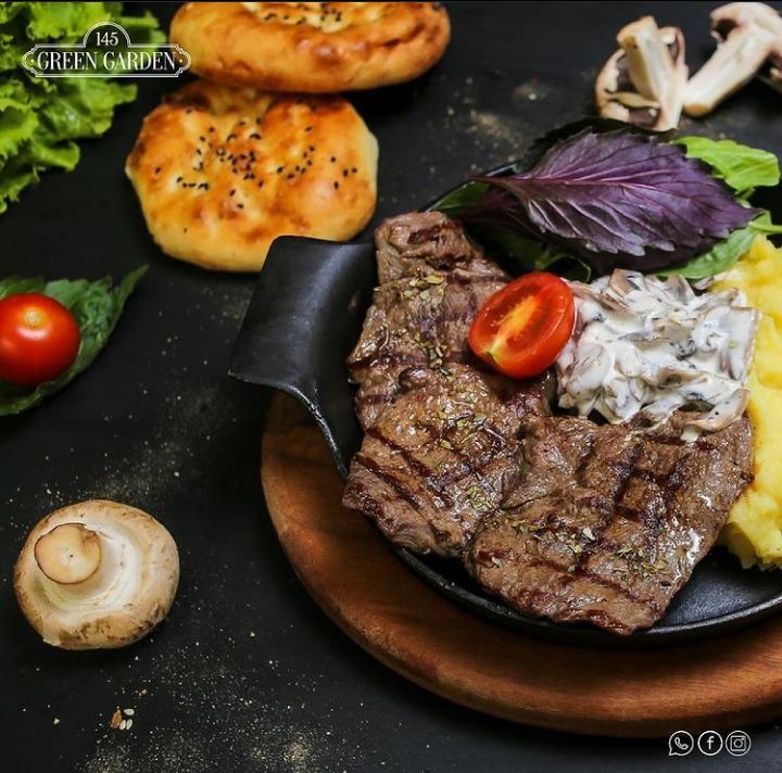 Steyk Göbələk Sousu İlə