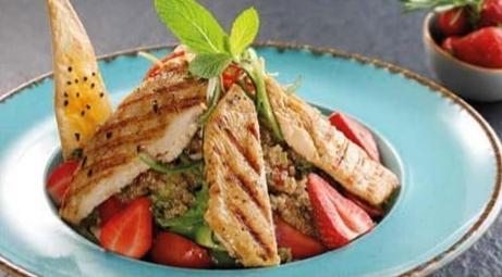 Kinoa  Toyuq Salatı