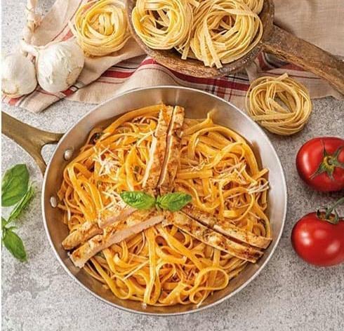 Pomidor Souslu Toyuq Fettuccine