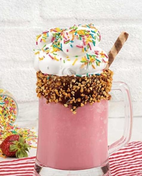Çiyələkli Milkshake 