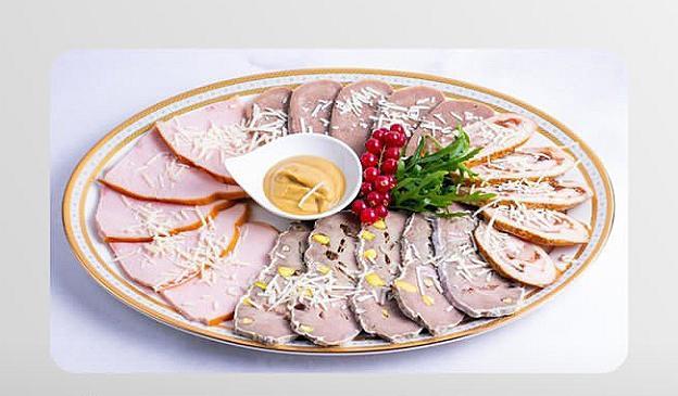 Мясная нарезка по домашнему