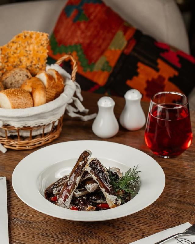 Xırçıldayan badımcan Salatı 