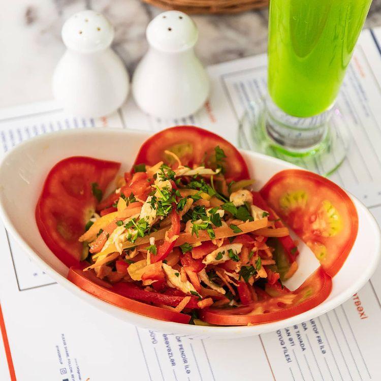 Toyuq Salatı