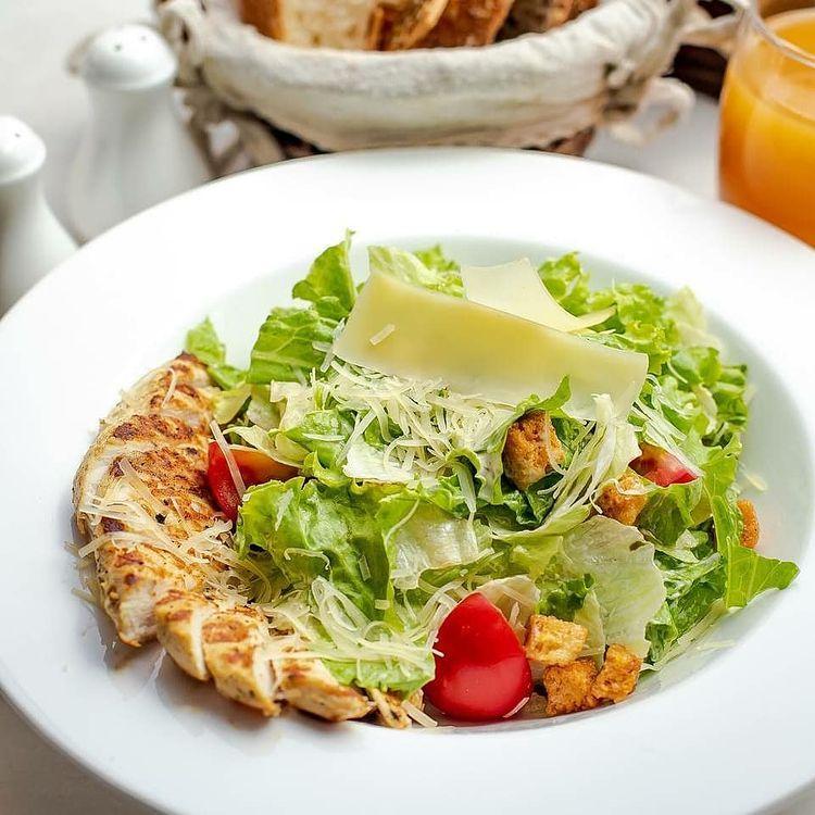 Sezar Salatı Toyuqlu
