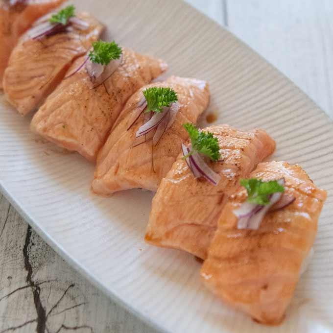 Salmon aburi