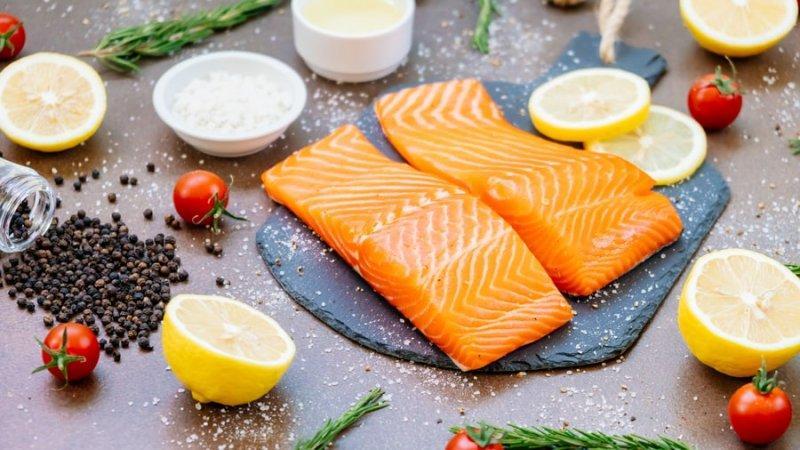Salmon balığı qrildə