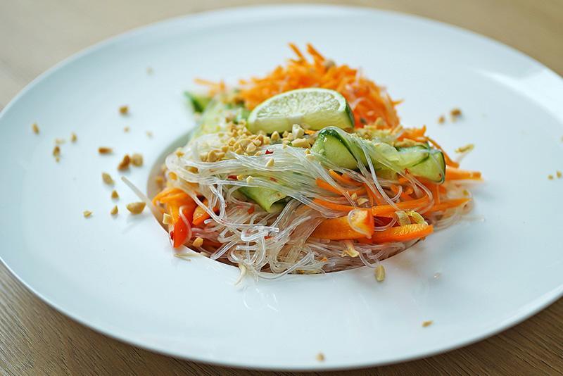 Glass Nuddle Salad With Chicken