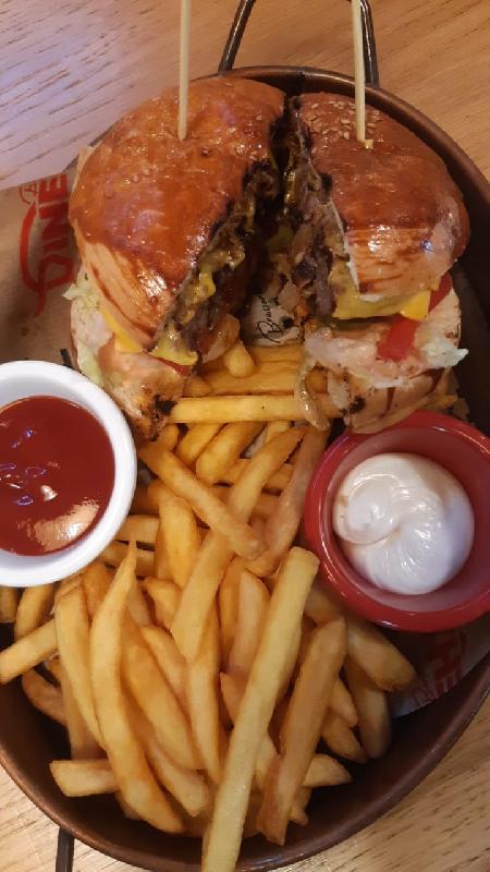 DineHall Burger
