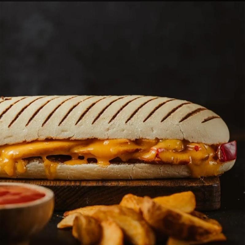 Salsa souslu toyuqlu Panini
