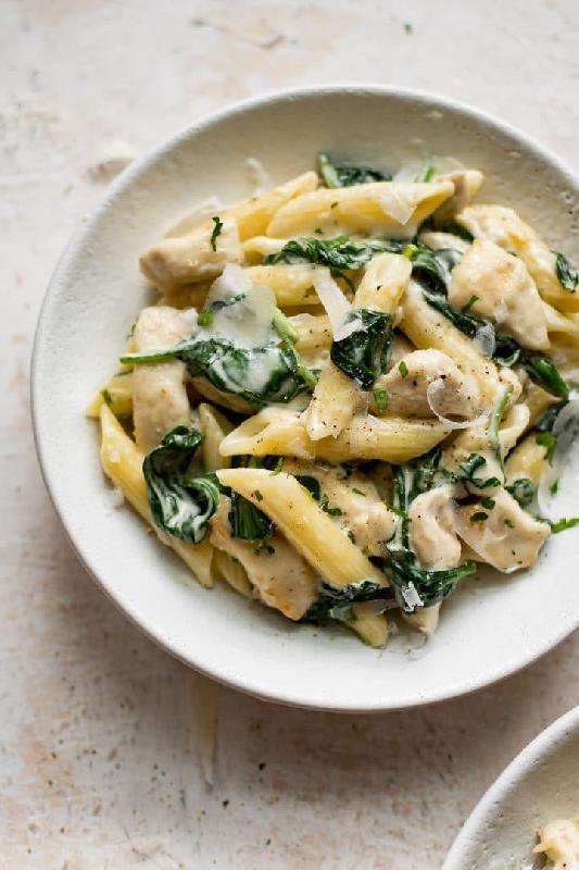 Tagliatelle with spinach and chicken 