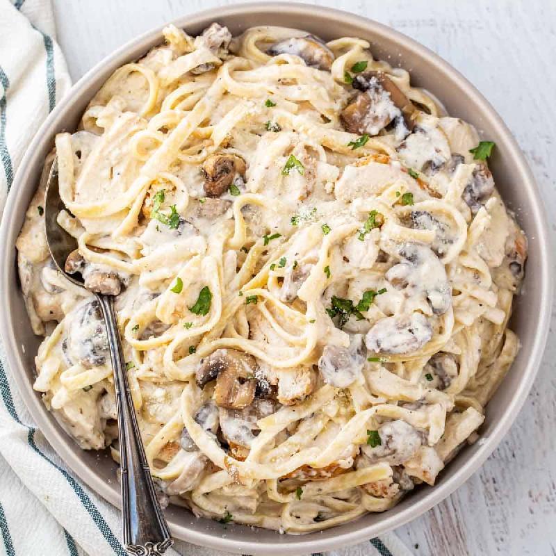 Fetuchini with chicken and mushroom 