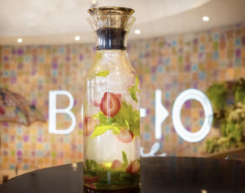 Detox water kiwi strawberry and mint