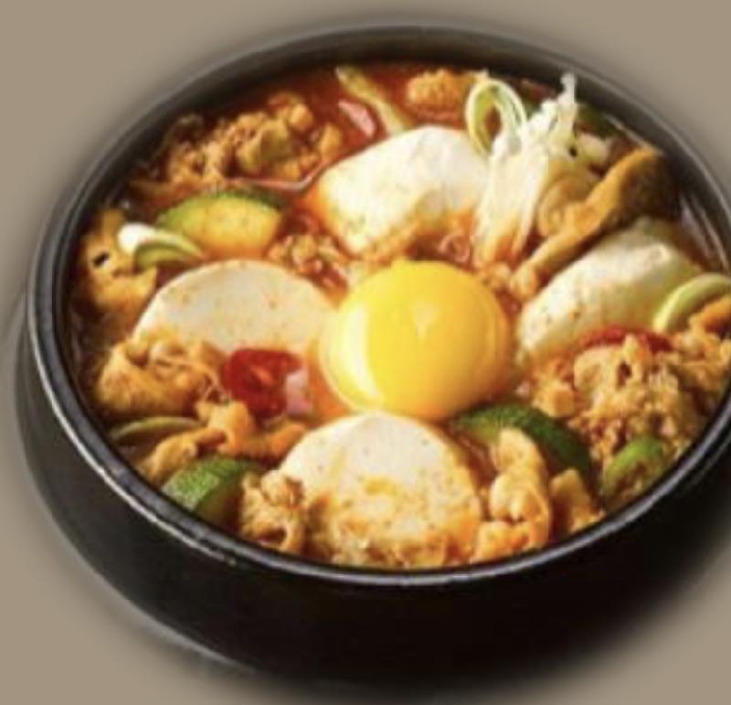 순두부찌개Spicy soft tofu (seafood + beef)