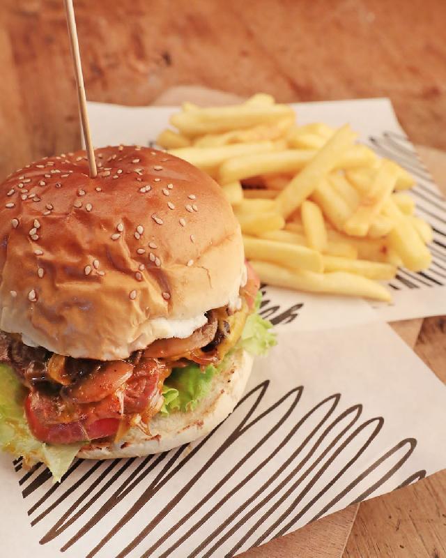 Cheesy Steak Burger