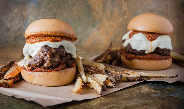 Köftə burger pendirli