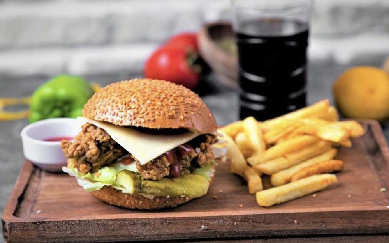 Çıtır master pendirli burger 