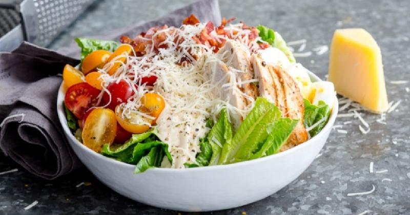 Sezar salatı