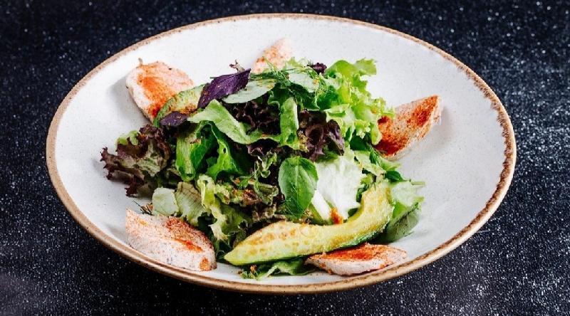 Orqanik soho toyuq salatı