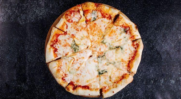 Pizza smoked duck