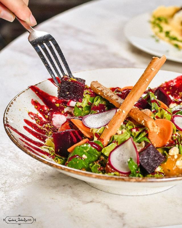 Ispanaqlı çuğundur salatı