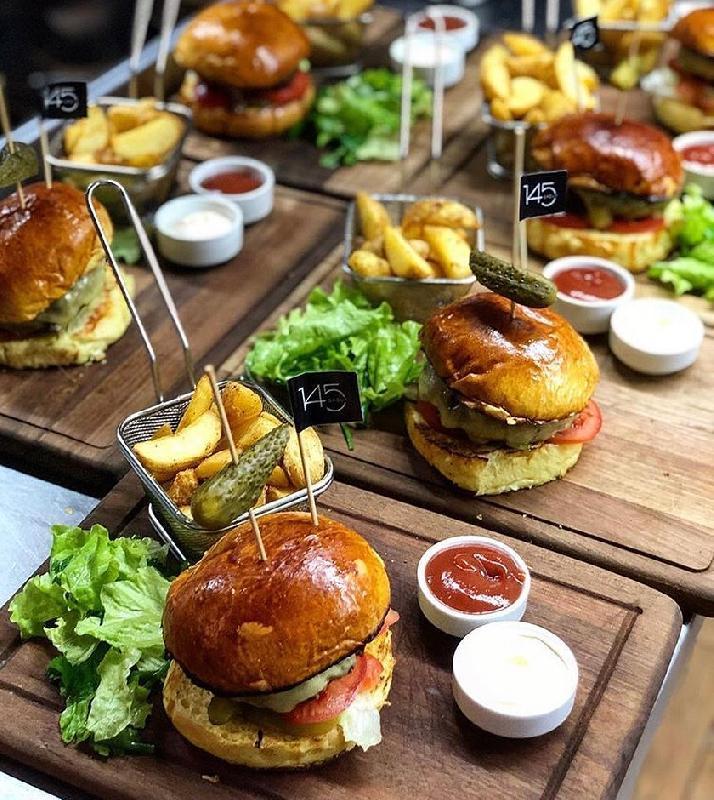 Burger toyuq fri ilə