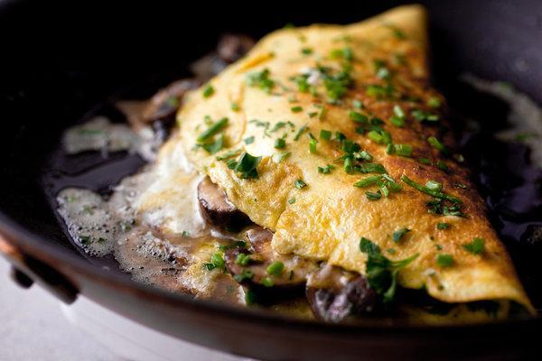 Göbələkli omlet 