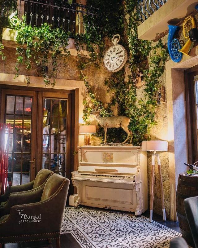 Interior view 4