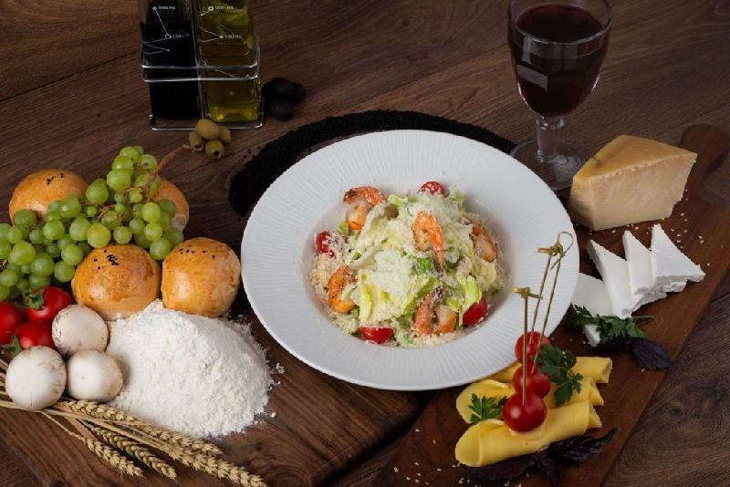 Karides Sezar Salatı
