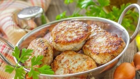 Toyuq kotleti panko olunmuş “Surpriz”