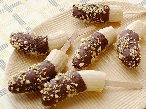 Banan, şokolad və qozlu dondurma