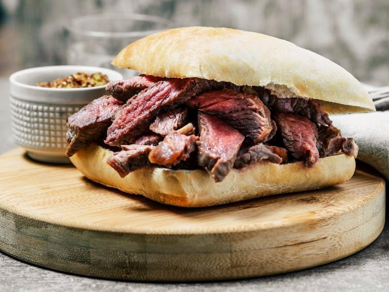 Steak sandviç