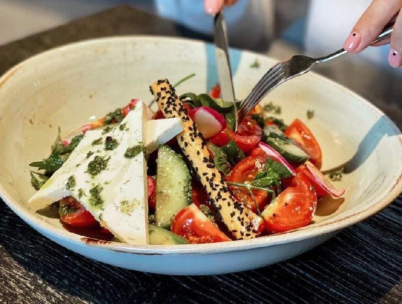 SALAD WITH GOAT CHESE