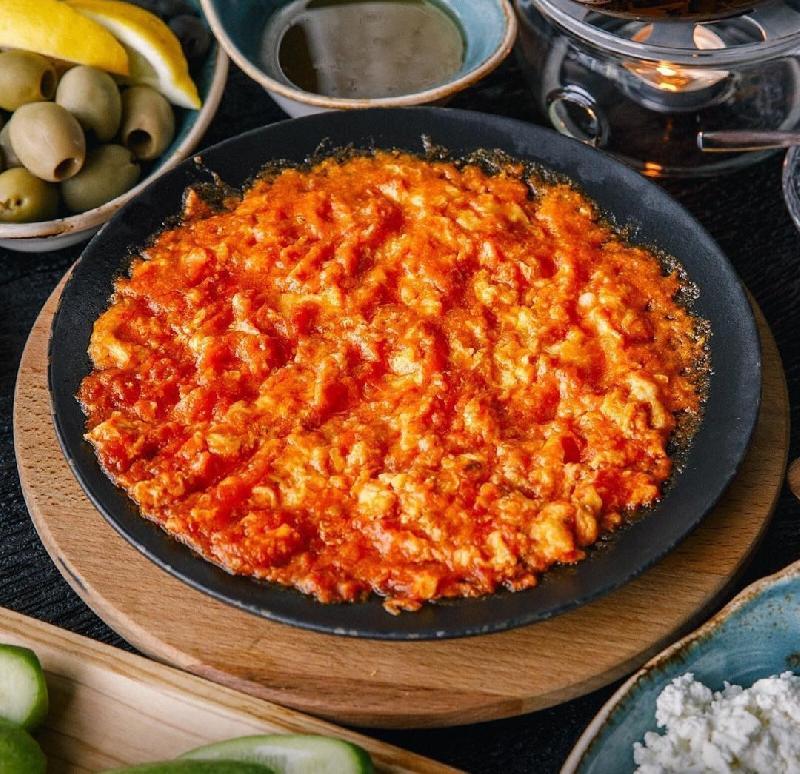 OMELET WITH TOMATOES 