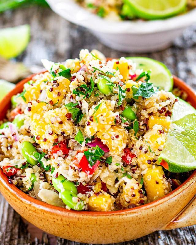 Kinoa və cücə salatı