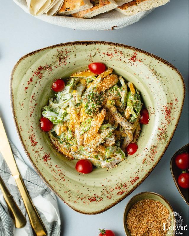 Toyuq salatı