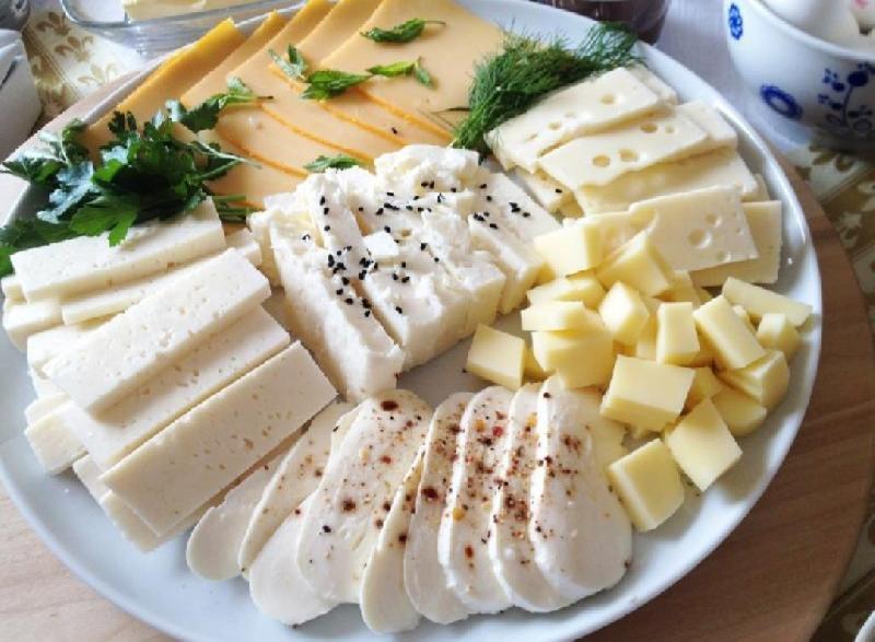Pendir assorti
