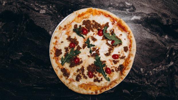 Bolonyeze pizza