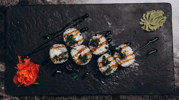 Salmon maki