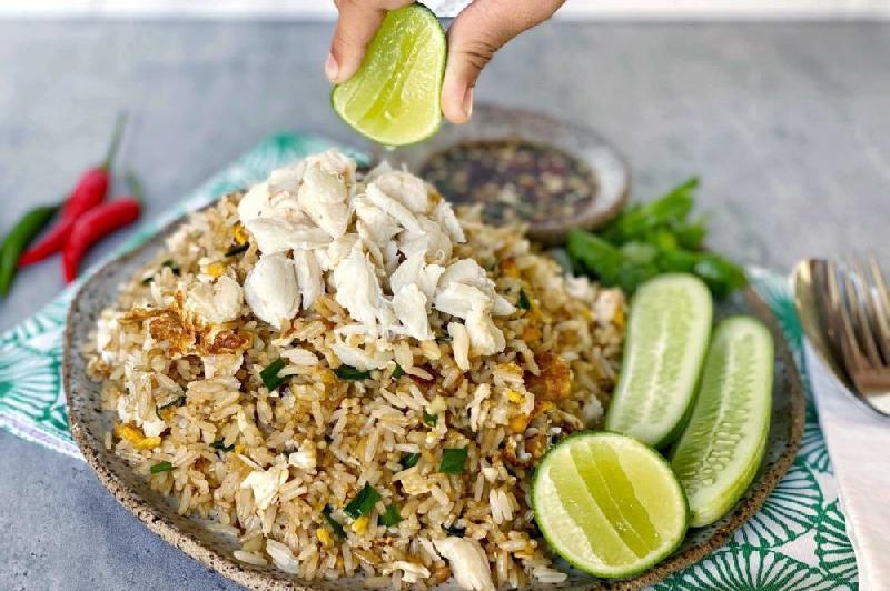 Khao pad poo