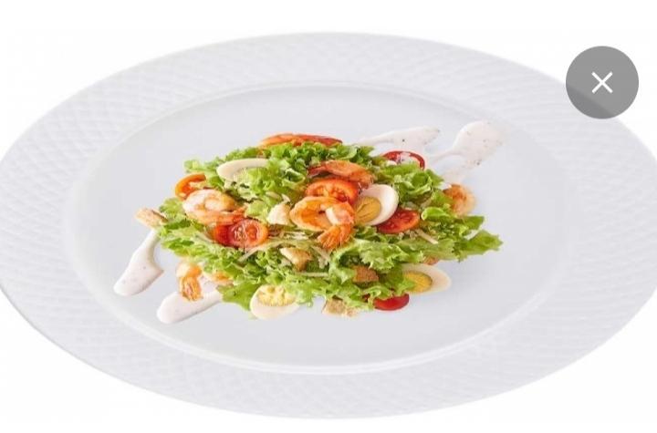 Sezar salatı krevet ile