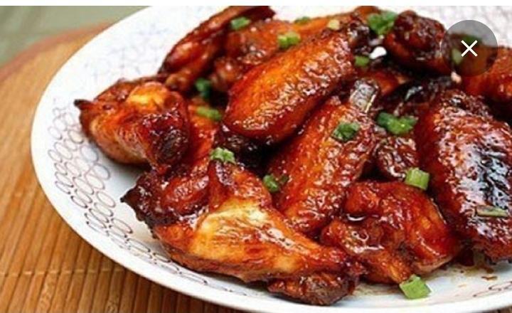 Toyuq qanadları qızardılmış