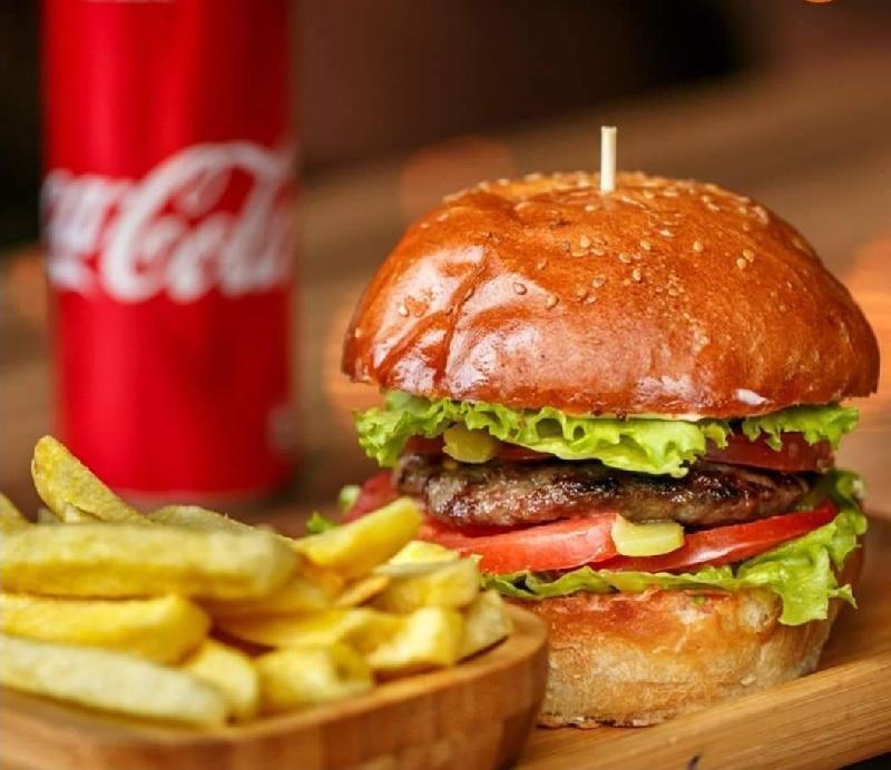 Hamburger+Fri+İçki