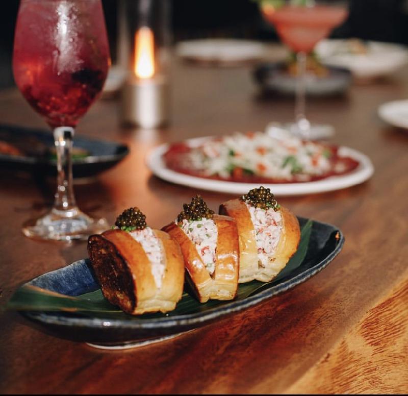 Royal lobster roll