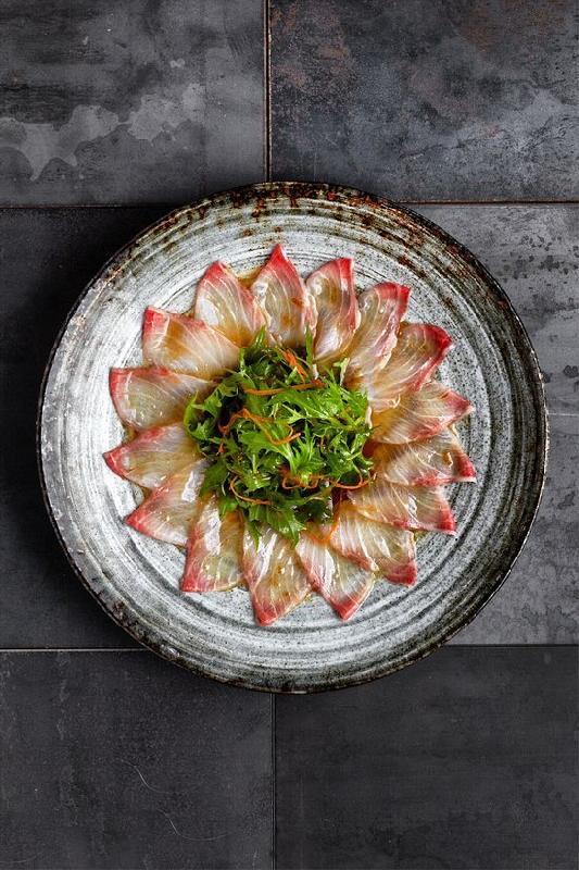 Kampachi sashimi no salada