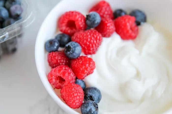 Mixed berries yoghurt bowl