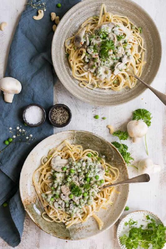 Whole wheat pasta in cashew carbonara sauce