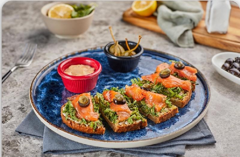 Avokado Souslu Qızılbalıqlı Brusketta
