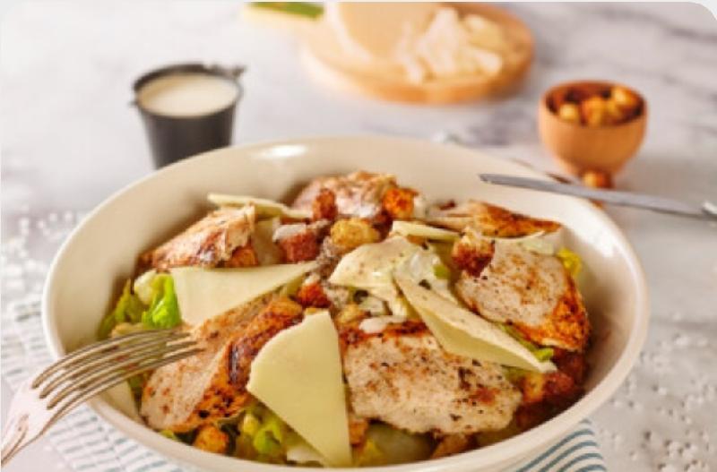 Sezar Salatı Toyuq